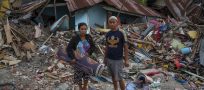 Airlift delivers shelter for Indonesia quake survivors