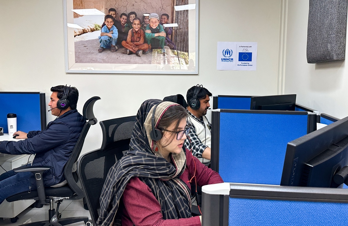 Sumaiya, UNHCR Helpline agent receiving calls from Afghan refugees. 
