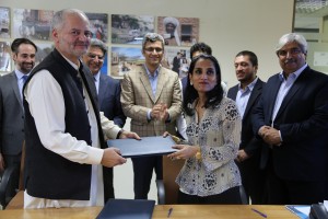 UNHCR Representative in Pakistan Ms. Ruvendrini Menikdiwela and PPAF Chief Executive Officer, Mr. Qazi Azmat Isa exchanging the livelihoods programme agreement. © UNHCR/A. Shahzad