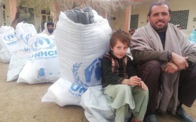 Amid harsh winter and flooding, UNHCR provides emergency supplies to hundreds of people in Balochistan