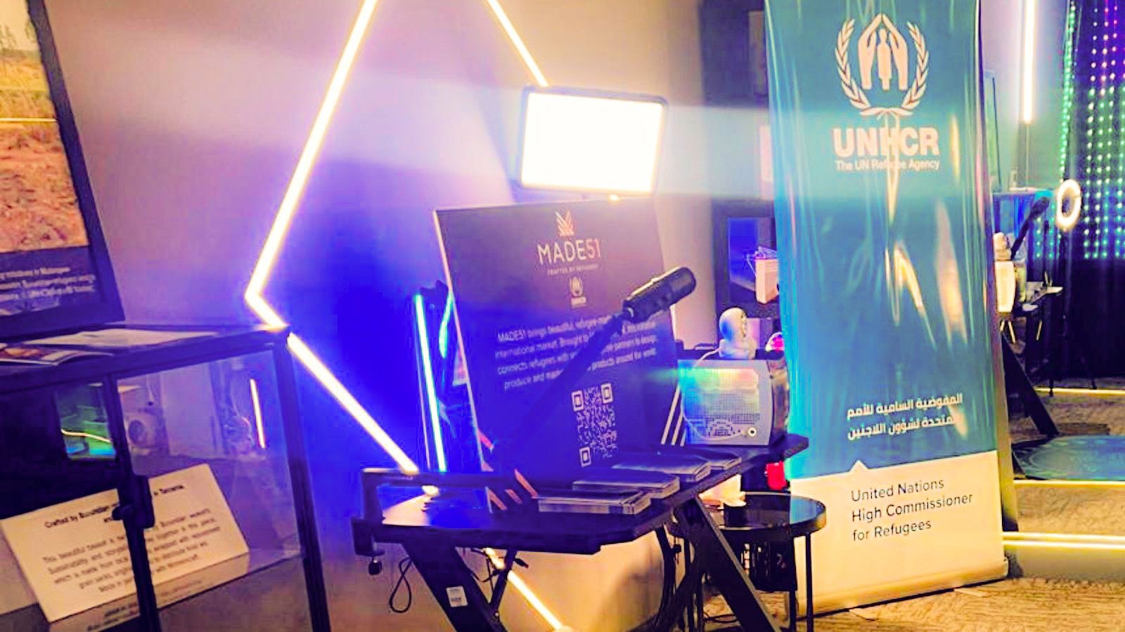 974 Store in Doha hosting a VR experience and exhibition for refugee awareness during Eid Al-Adha. © UNHCR