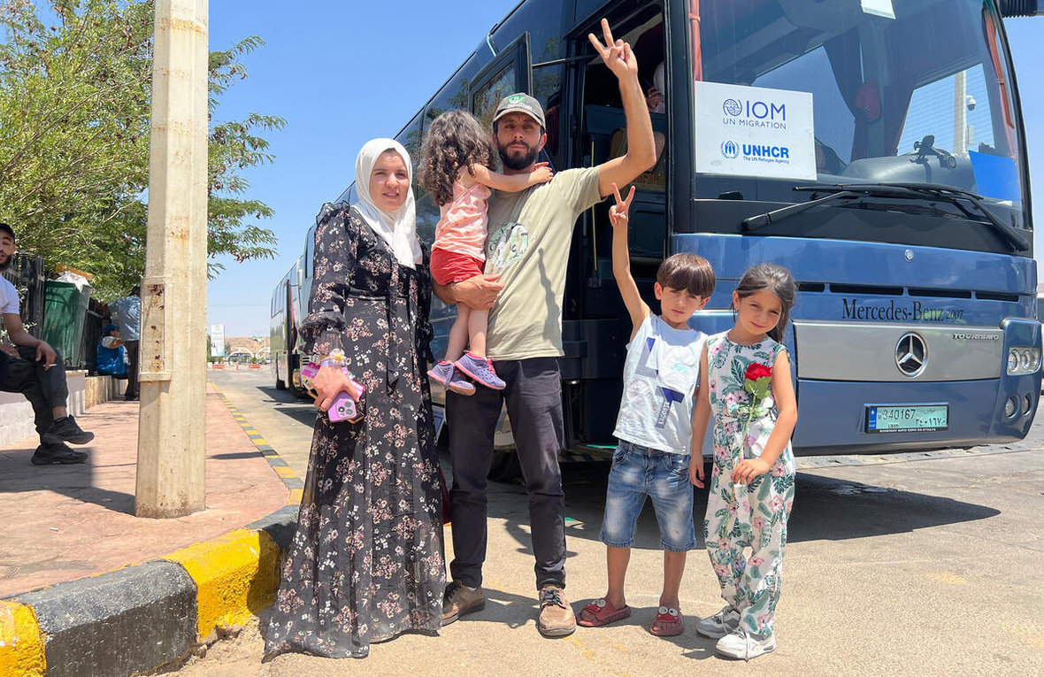 Ahmed și familia sa ajung la punctul de trecere a frontierei Jdaidet Yabous pe 29 iulie, după ce s-au întors din Liban în Siria, în drum spre fosta lor casă din Idleb.
