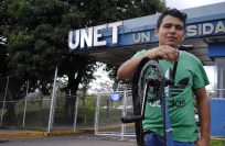 Diego și familia lui au fugit de conflictul din Columbia