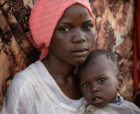 UNHCR: Strămutările forțate continuă să crească pe măsură ce conflictele se intensifică