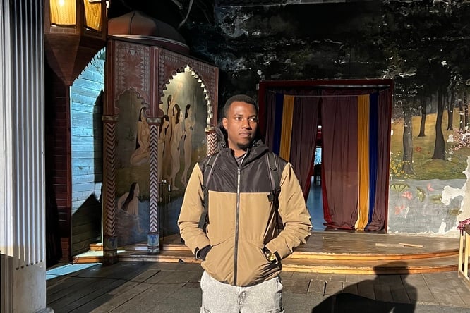 Karim tokom pauze snimanja videa © UNHCR/D.Mitić