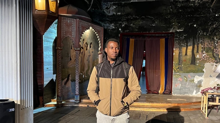 Kharim during the filming break © UNHCR/D.Mitić