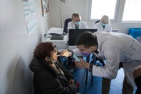 UNHCR apeluje za jednak pristup izbeglica vakcinama protiv virusa kovid