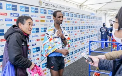 Беженец вошел в историю, пробежав Токийский марафон