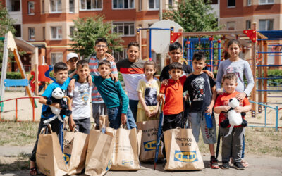 Компания ИКЕА передала подарки детям-беженцам в Подмосковье