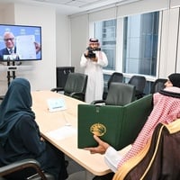 جانب من التوقيع على الاتفاقية عبر تقنية الفيديو