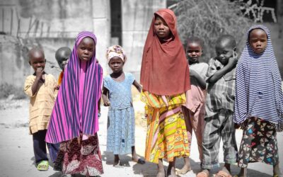 رابطة العالم الإسلامي ومفوضية اللاجئين تبرمان اتفاقية منحة لدعم الأطفال النازحين بنيجيريا