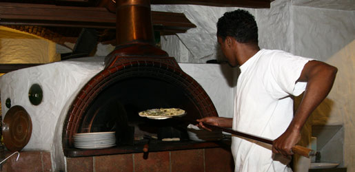 Delo v piceriji somalijskemu beguncu omogoča samostojno življenje