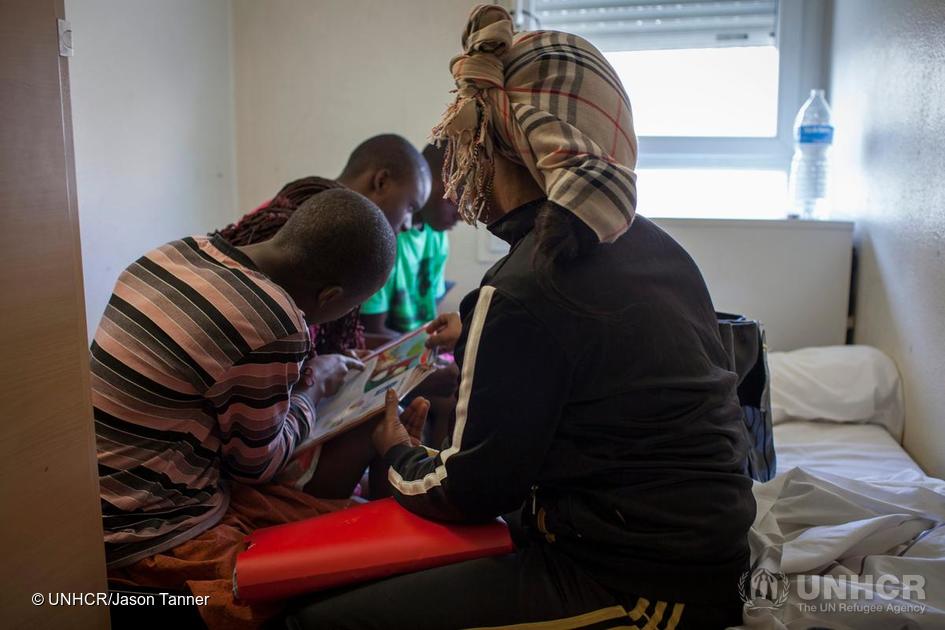 Po napadih v Parizu: Beguncev ne smemo spreminiti v grešne kozle