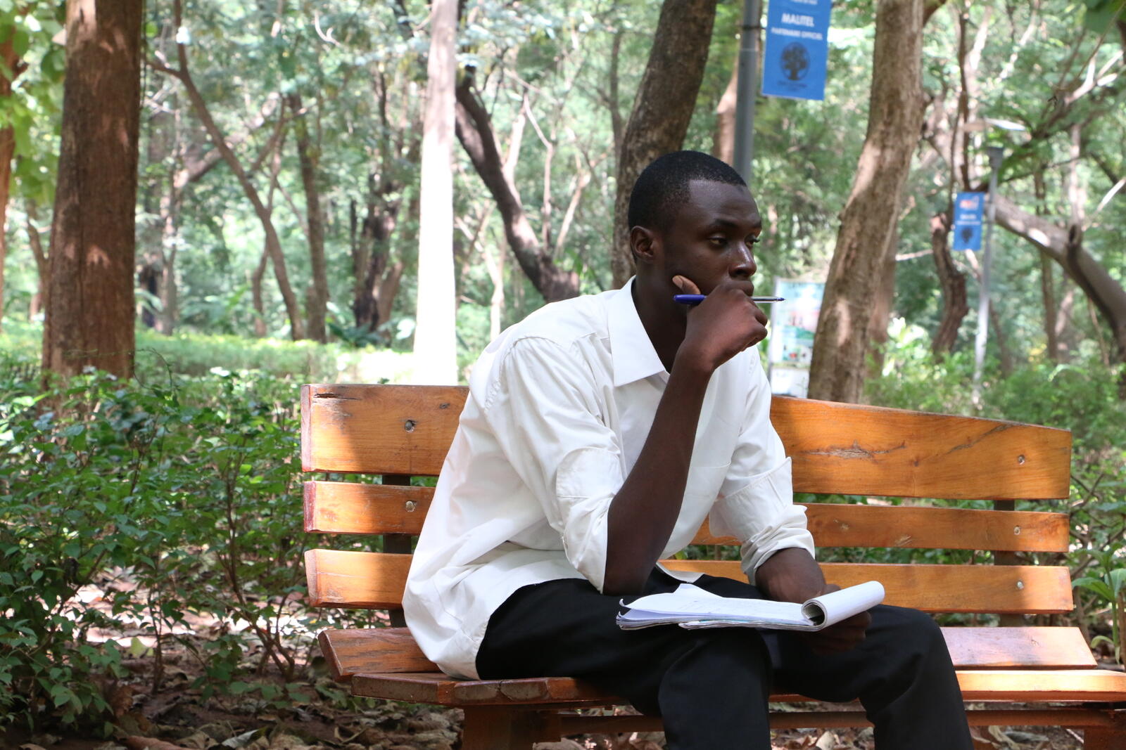 Mali: Congolese refugee writes book