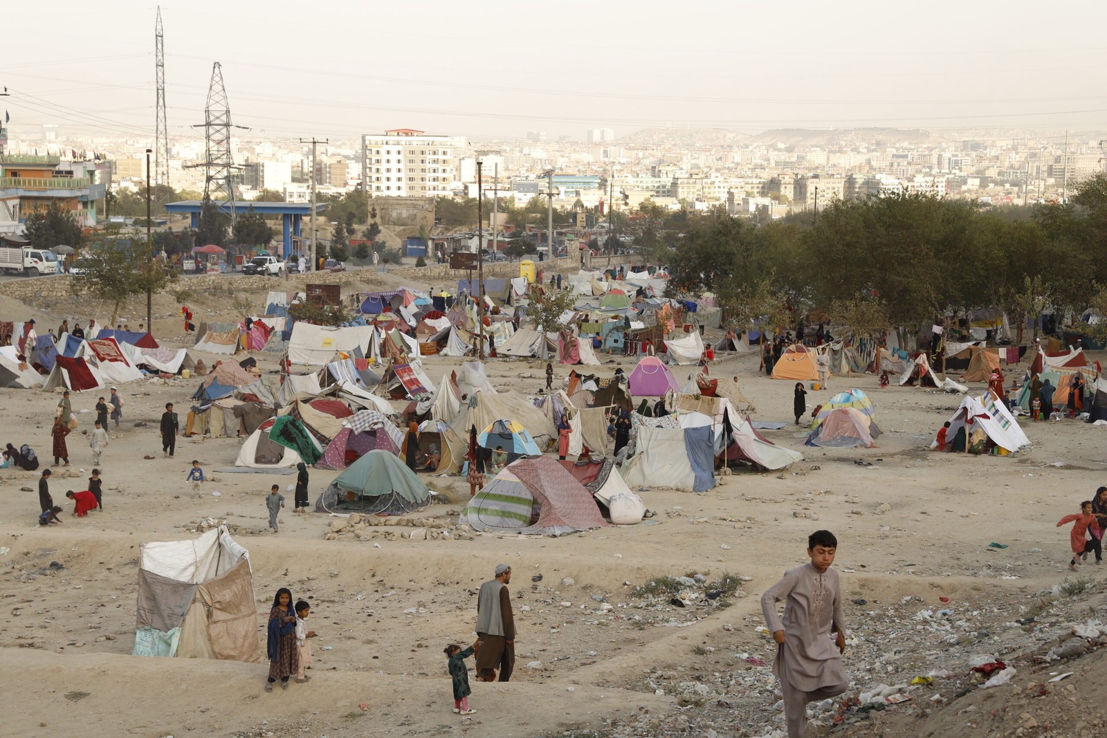 Kotal Khairkhana is een van de twee parken in Kaboel waar ontheemden in de open lucht of in geïmproviseerde tenten leven. © UNHCR/Tony Aseh