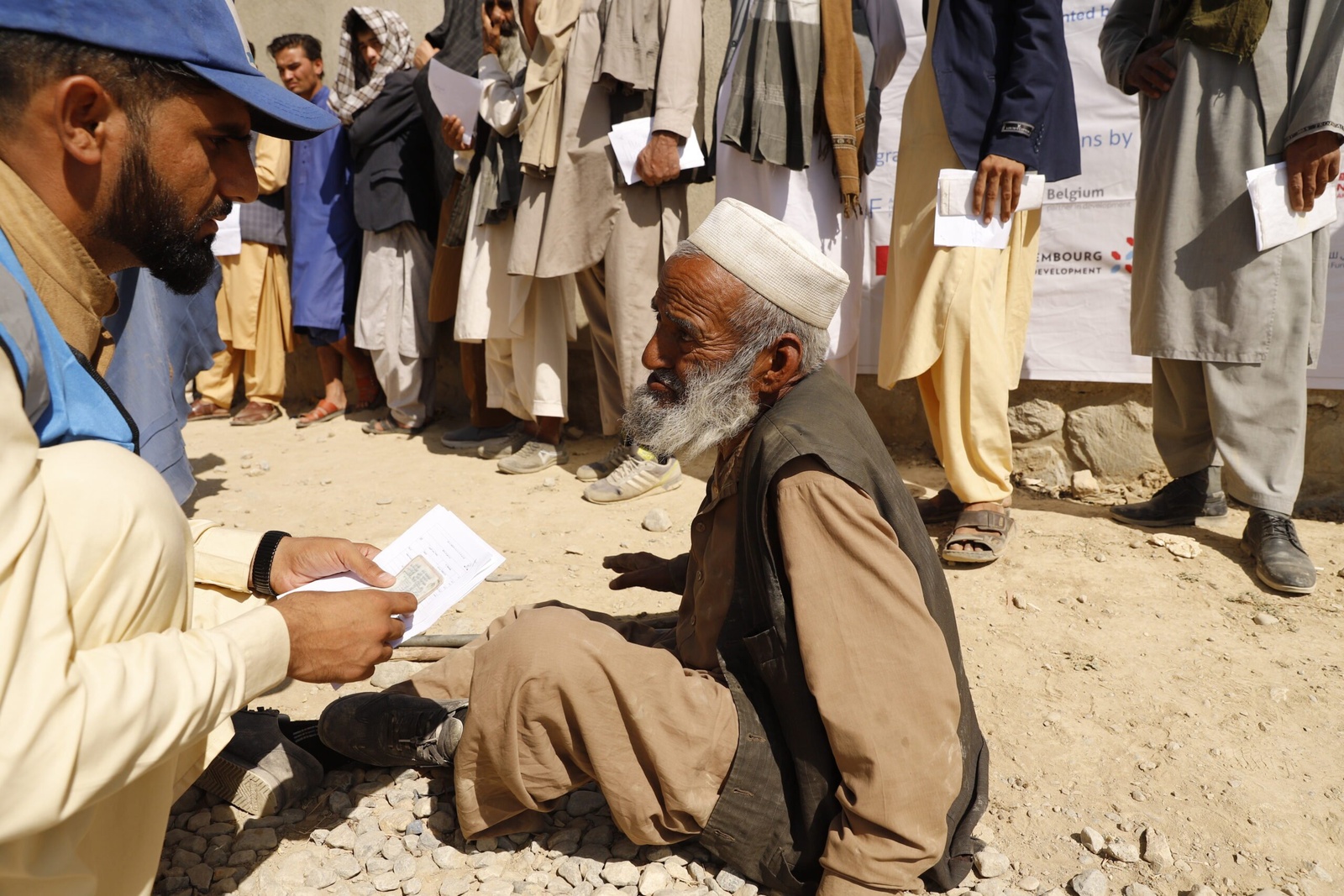 Mohammad Nassir, 67, vluchtte vanuit de provincie Laghman naar Kaboel. Hij is gehandicapt en heeft extra ondersteuning nodig. © UNHCR/Tony Aseh