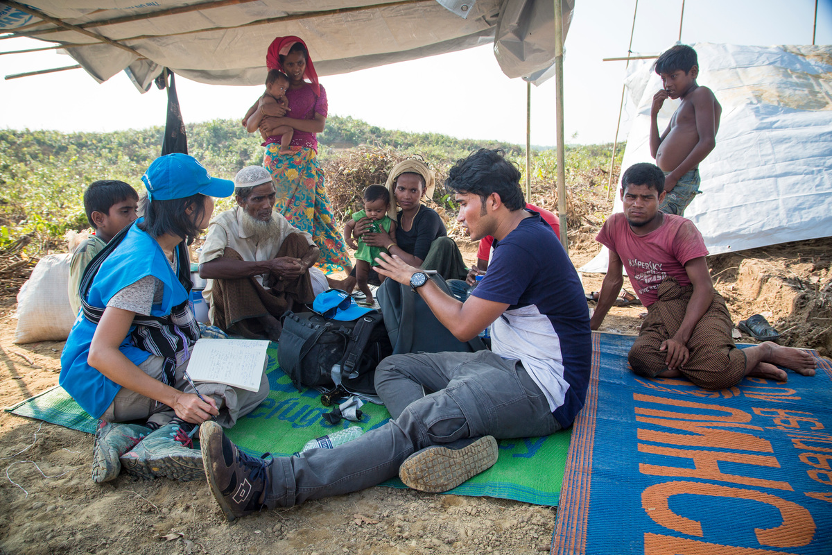 Rohingya refugees build new homes on new site in Bangladesh | UNHCR