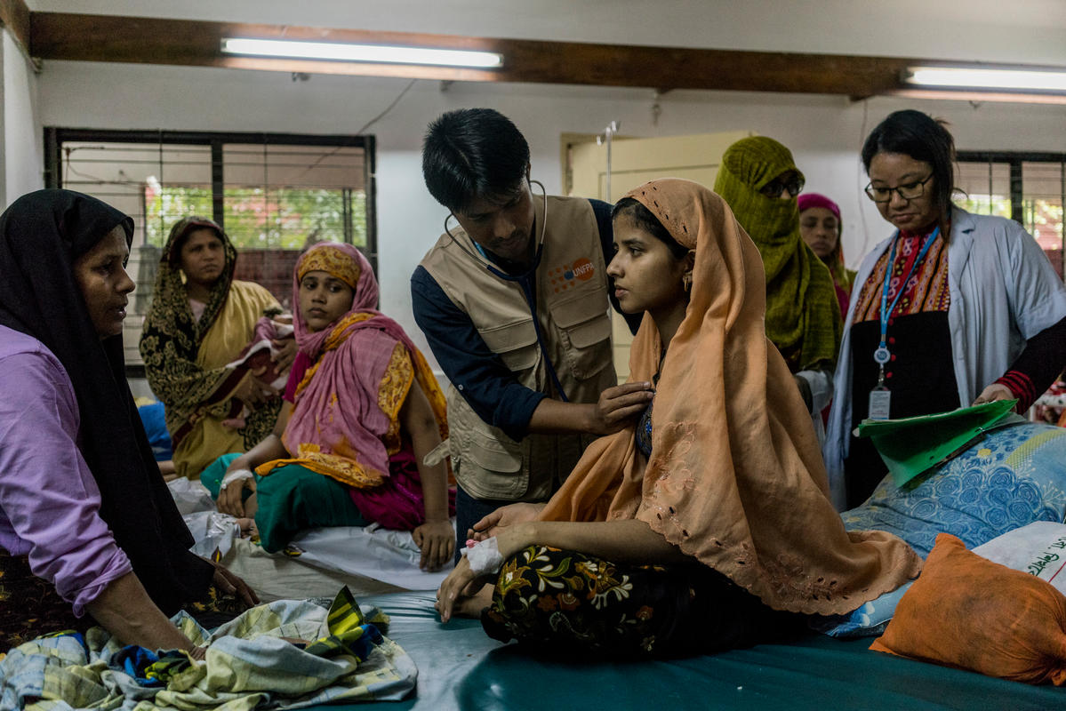 Bangladesh. A UNFPA doctor treats Rohngya refugee women in a mixed ward with Bangladeshi women