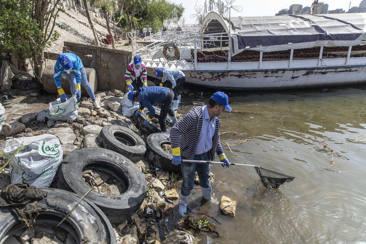 Refugees and locals clean the Nile together