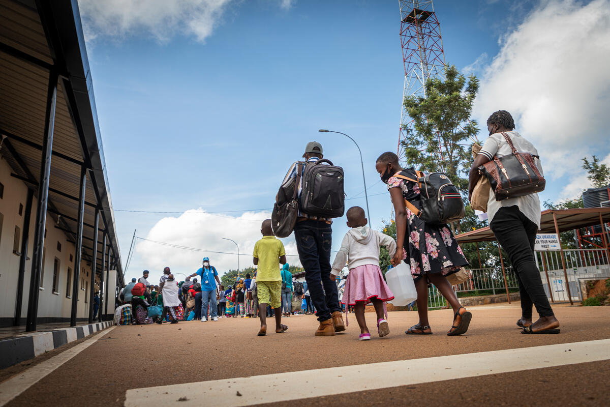 Burundi. Refugees return home