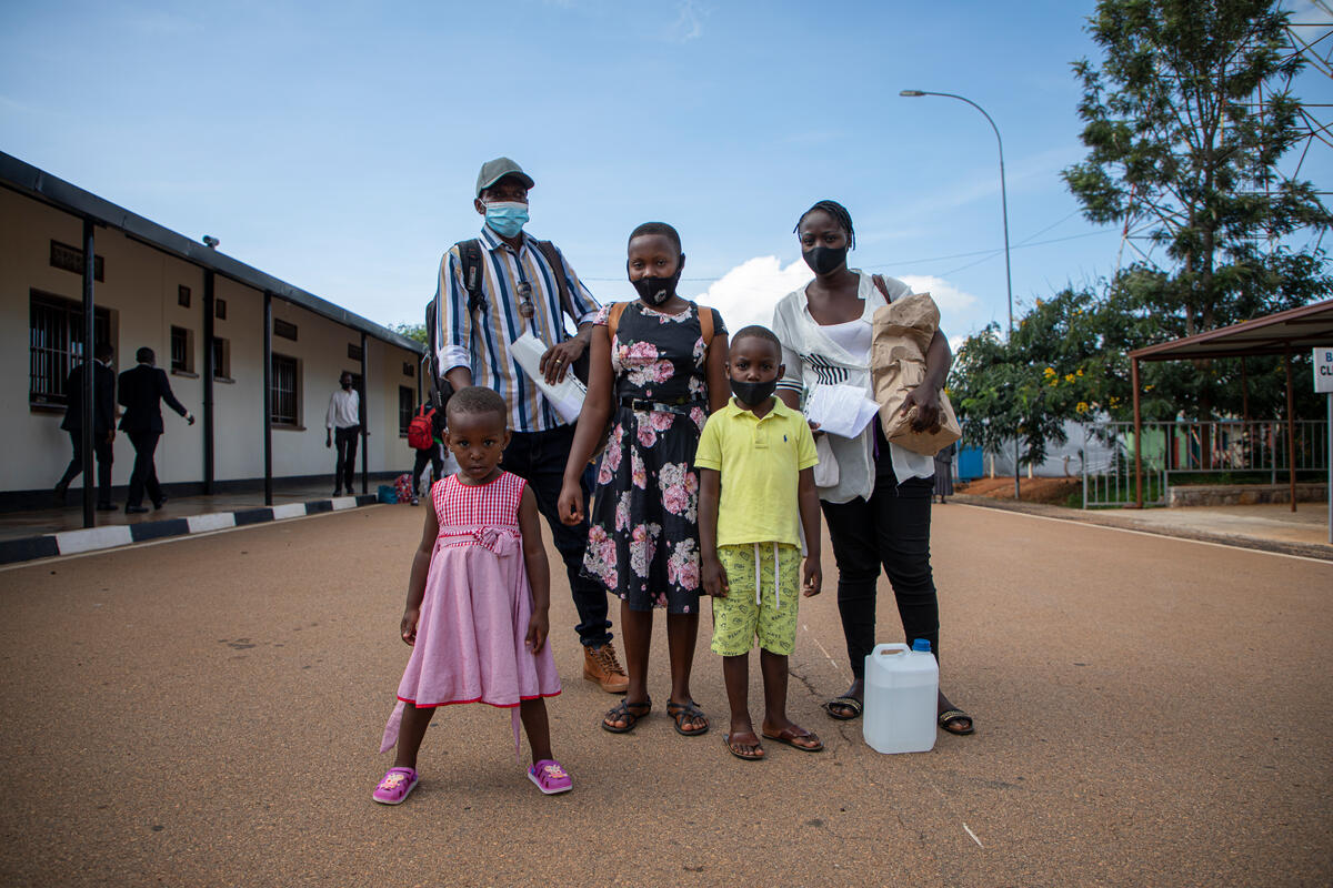 Burundi. Refugees return home