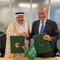 مراسم التوقيع المفوض السامي ومعالي الدكتور عبد الله بن عبد العزيز الربيعة