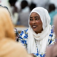 تركت المحامية أميرة عبد الله، البالغة من العمر 37 عاماً، مكتبها القانوني الجديد عندما اضطرت للفرار من الصراع في السودان إلى تشاد.