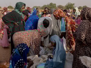 Tchad. Le Haut Commissaire des Nations Unies pour les réfugiés, Filippo Grandi, a rencontré des réfugiés dans le camp spontané d'Adré.