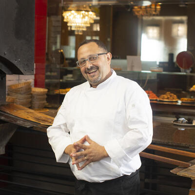 Canada. Syrian refugee trains as a top chef