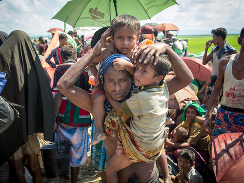 Bangladesh. Thousands stranded near Myanmar border