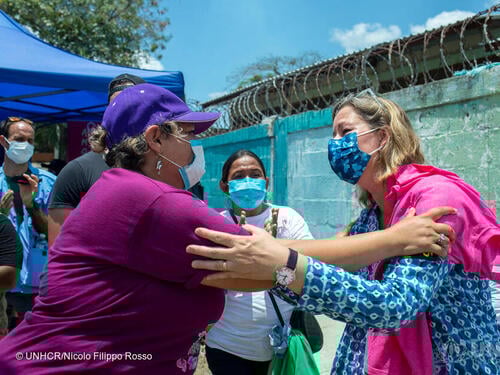 Deputy High Commissioner for Refugees Kelly Clements embraces Melania Reyes, coordinator of the Honduran women’s movement MOMUCLAA