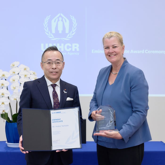 Hideo Yamada is presented with an Eminent Advocate Award by Kelly T. Clements