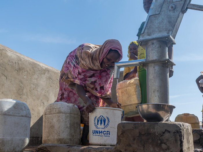 Chad. UNHCR, the government, and partners join forces to provide much-needed assistance to thousands of new Sudanese refugees in Goz-Amir refugee camp. More support is needed to provide critical assistance.
