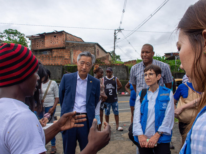 Republic of Korea delegation and UNHCR staff attend a guided walk.