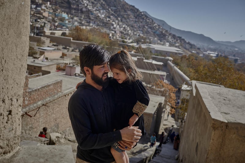 Afghanistan. À l’approche de l’hiver, des Afghans déplacés reçoivent l’aide du HCR.