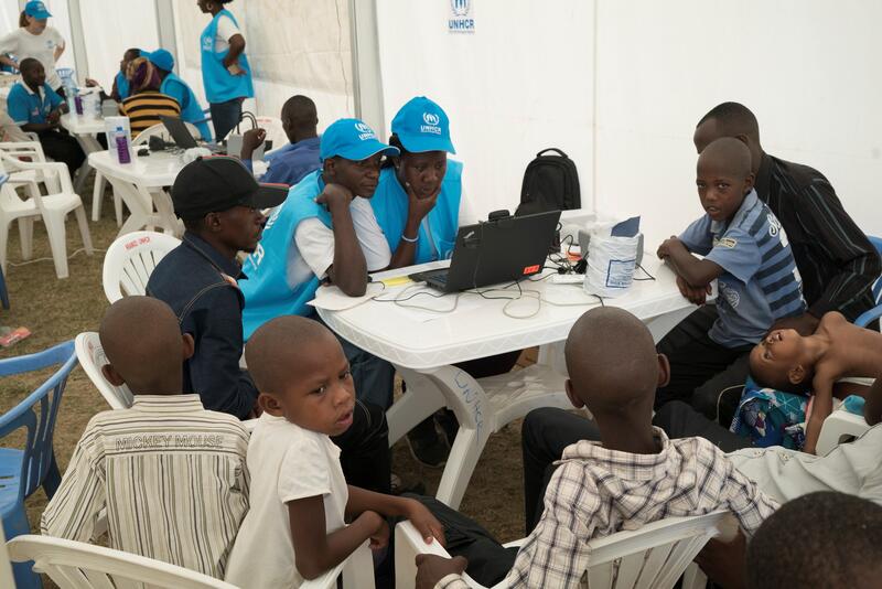 Hundreds line up for start of Ugandan refugee verification | UNHCR