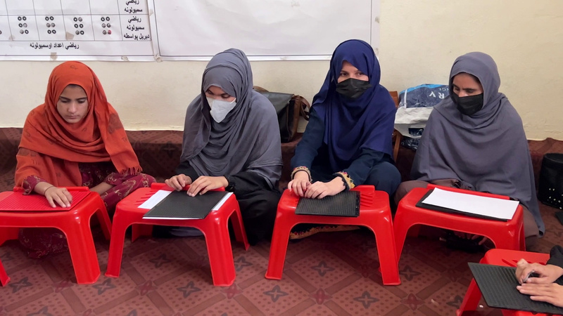 نساء كفيفات يبصرن الأمل في أفغانستان