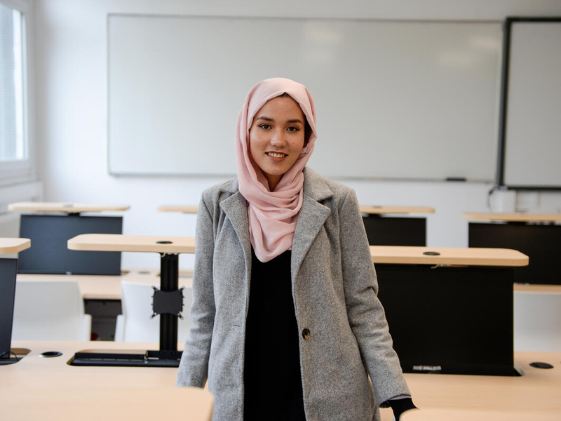 Masomah dans sa salle de classe.