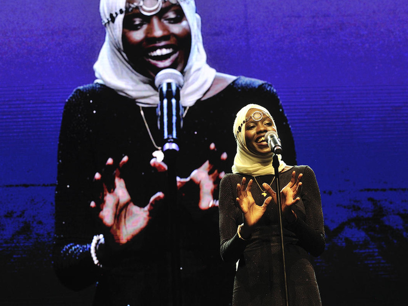 The reigning World Poetry Slam Champion, Emi Mahmoud, performs at the 2016 Nansen Refugee Award ceremony.