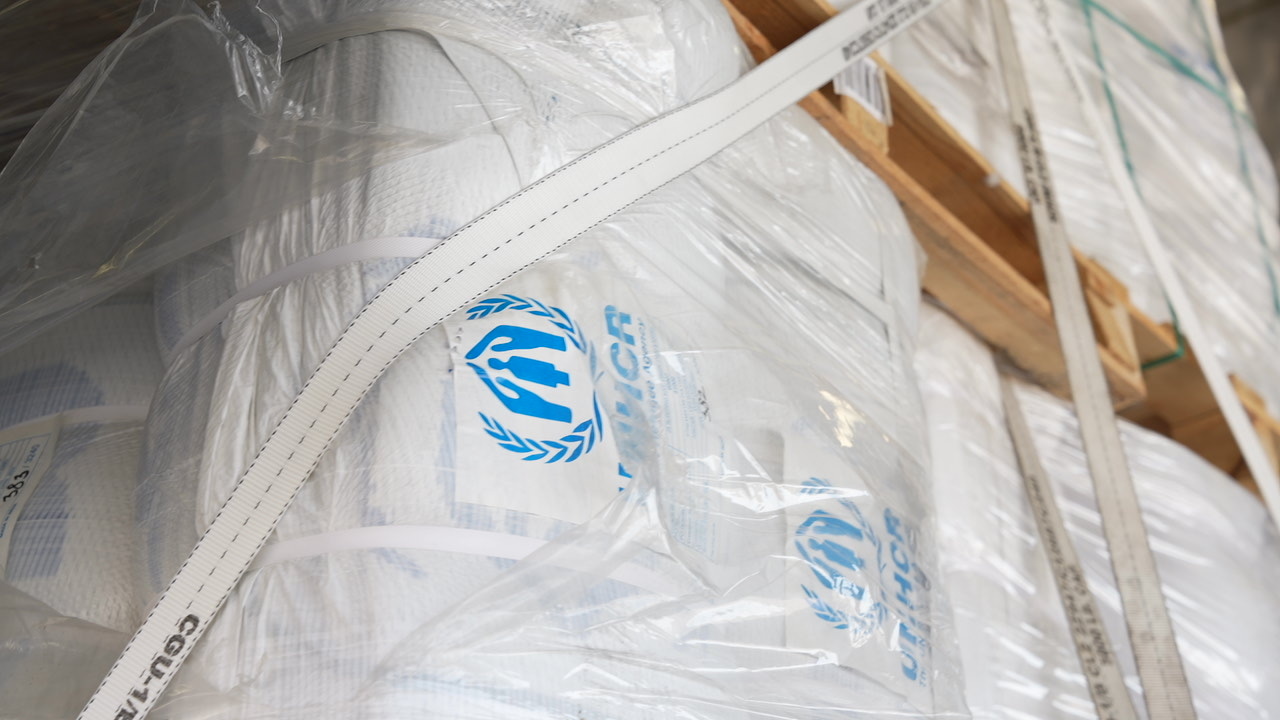 تحميل مواد الإغاثة الأساسية التابعة للمفوضية بعناية على متن طائرات تابعة للقوات الجوية الأميرية القطرية، في طريقها لإيصال المساعدات الأساسية الطارئة إلى كل من اللبنانيين واللاجئين في لبنان.