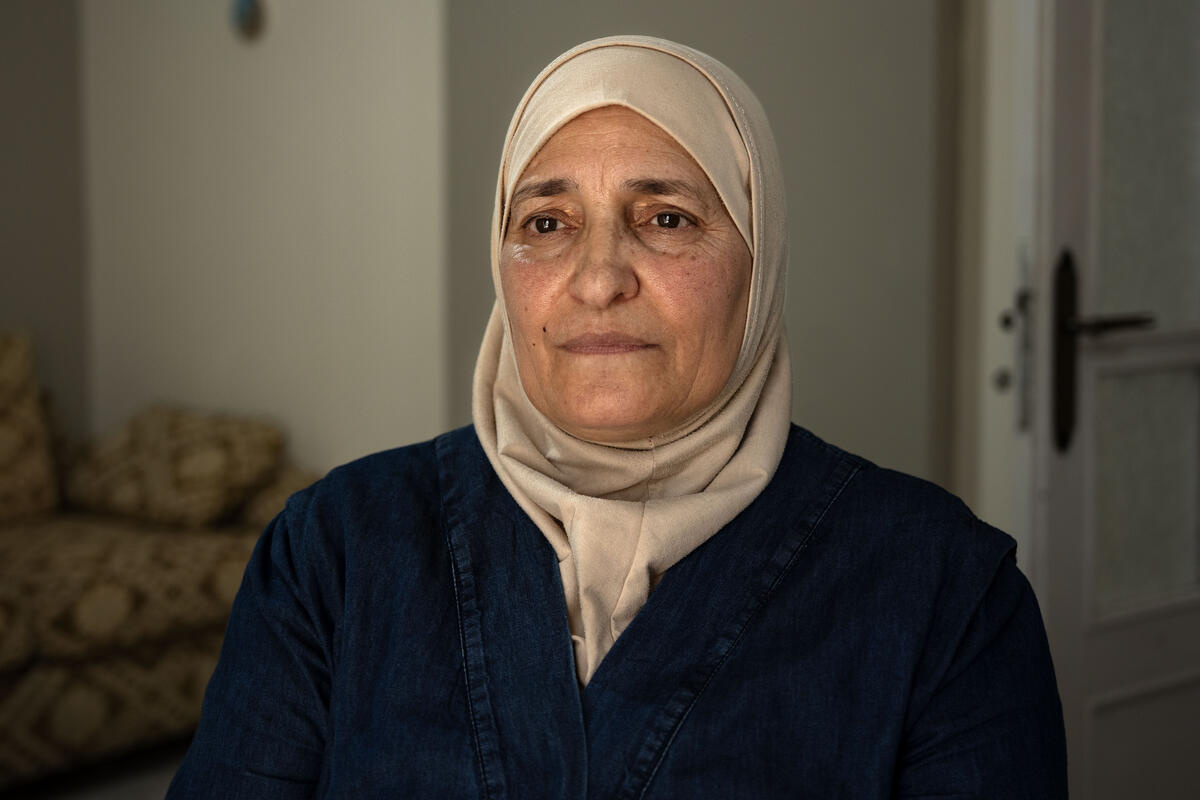 Shaza Faris, 59 ans, dans le salon d'un appartement