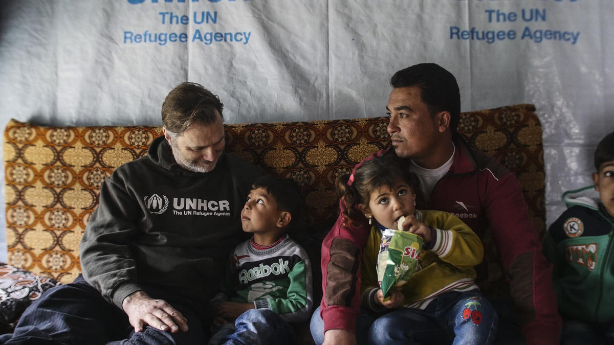 David Morrissey talks to a young child, sitting next to a man and his daughter.