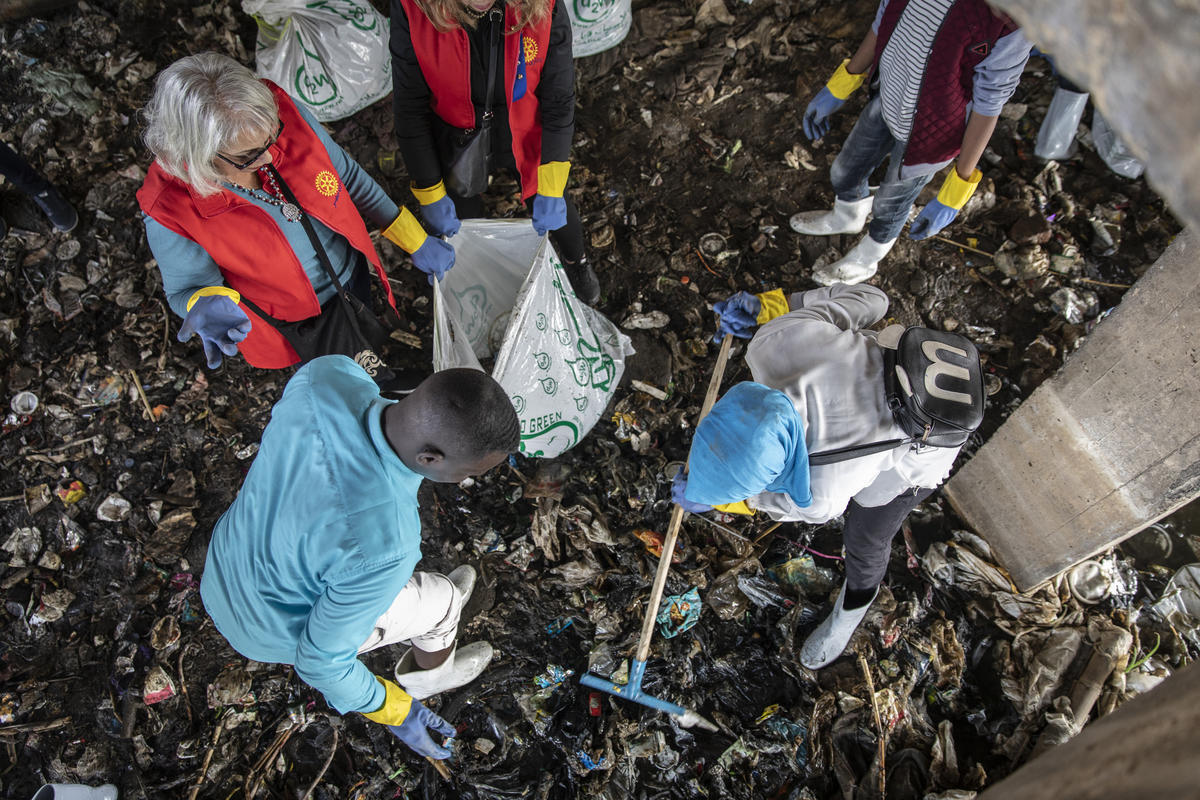 Egypt. Refugees and locals clean the Nile together
