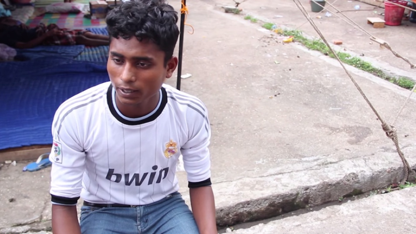 Play the video: Indonesia: Rohingya rescue on smugglers' boat