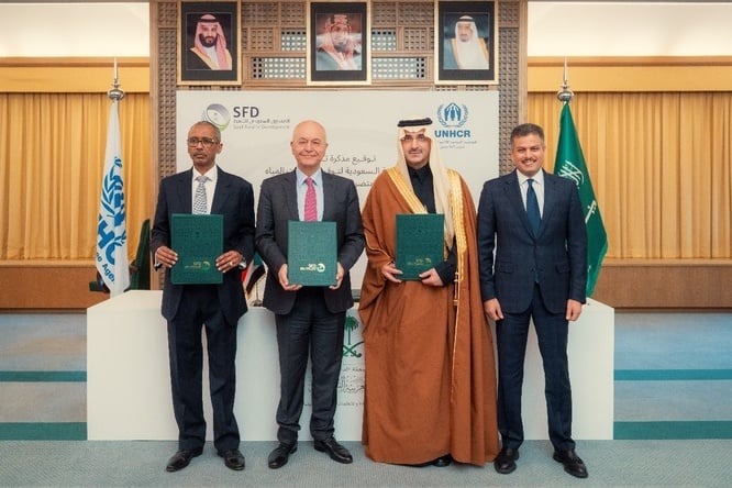 جانب من مراسم التوقيع على مذكرة التفاهم بين المفوضية والصندوق السعودي للتنمية لتحسين فرص الحصول على المياه في السودان.