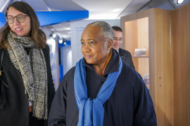 Switzerland. Singer Barbara Hendricks visits UNHCR Solidarity Train in Geneva