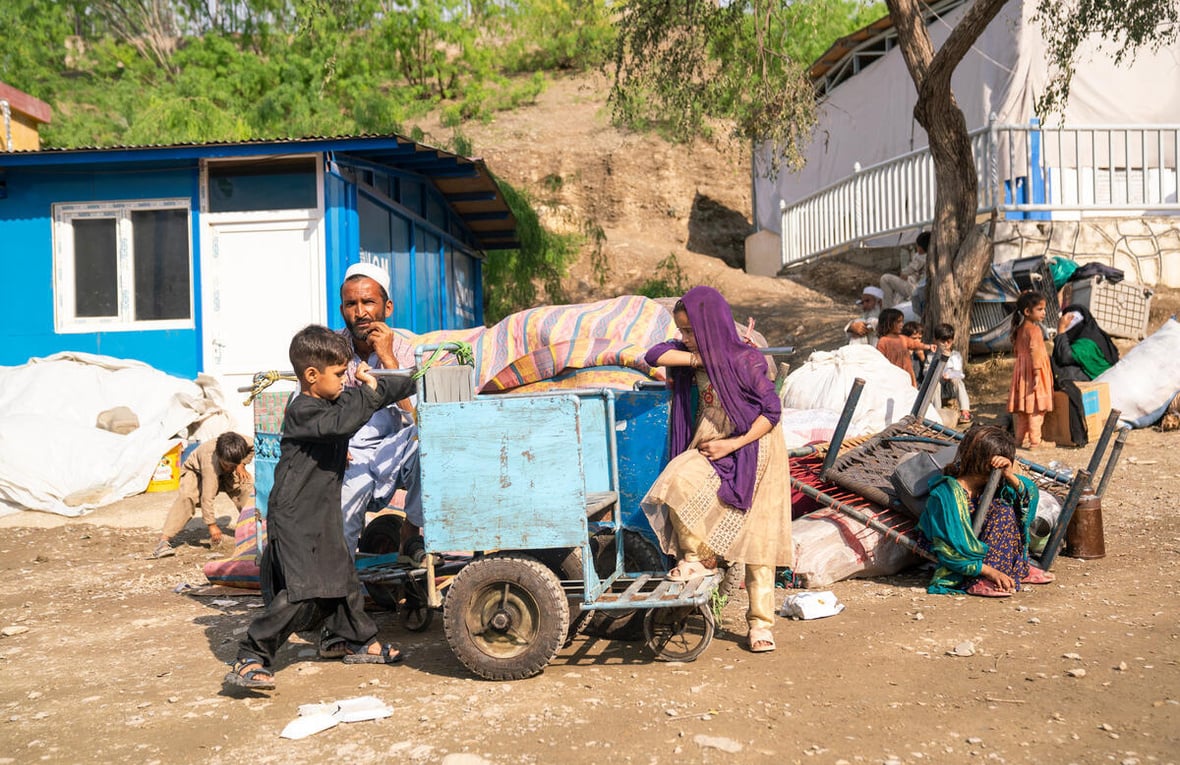 Afghanistan. Des familles afghanes épuisées rentrent par la frontière de Torkham malgré des difficultés croissantes.