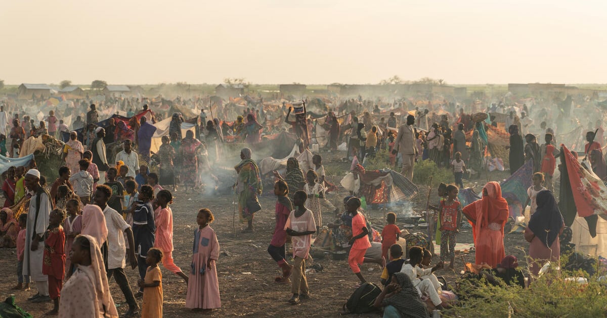 Thousands still fleeing Sudan daily, after one year of war | UNHCR