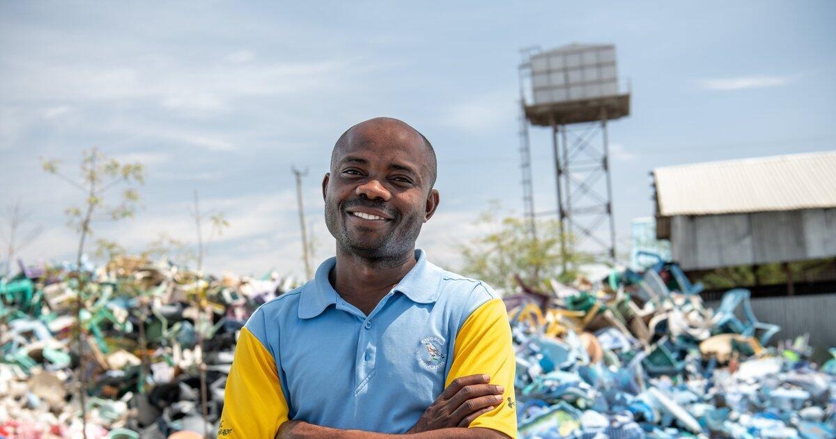 Congolese refugee turns plastic waste into a profitable business