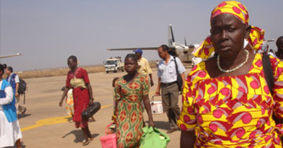 Number of refugees returning to southern Sudan tops 100,000 mark | UNHCR